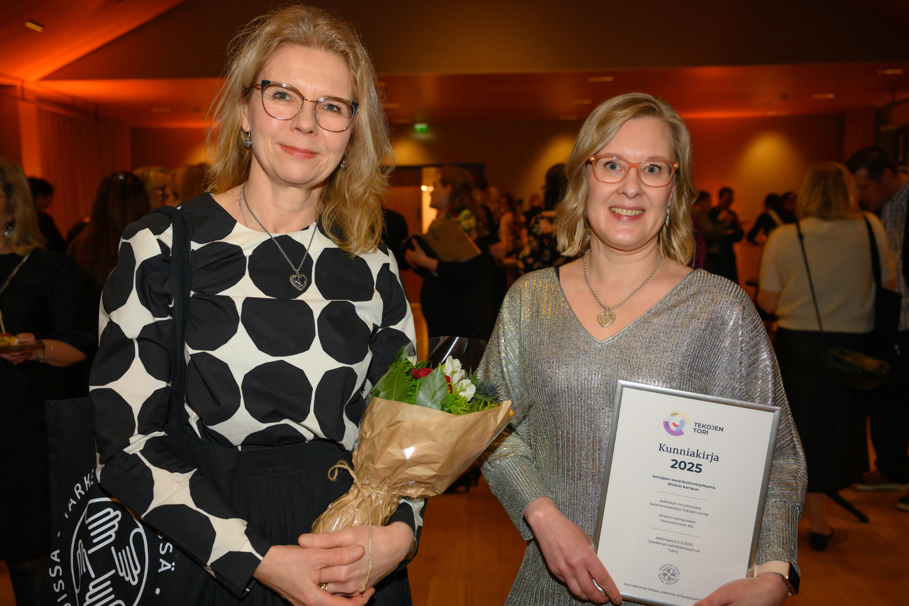 Tärkeissä töissä palkitut Ähtäri