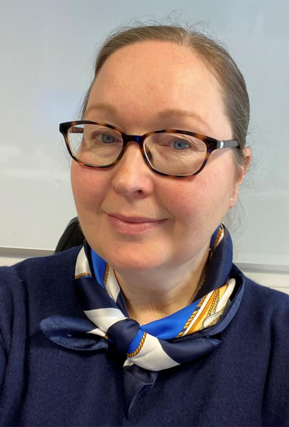 Kuva, joka sisältää kohteen Ihmisen kasvot, henkilö, hymy, Leuka

Tekoälyllä luotu sisältö voi olla virheellistä.