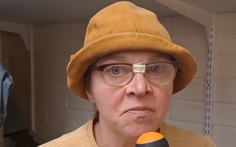 Tyyne Kettunen siivouskomerossa